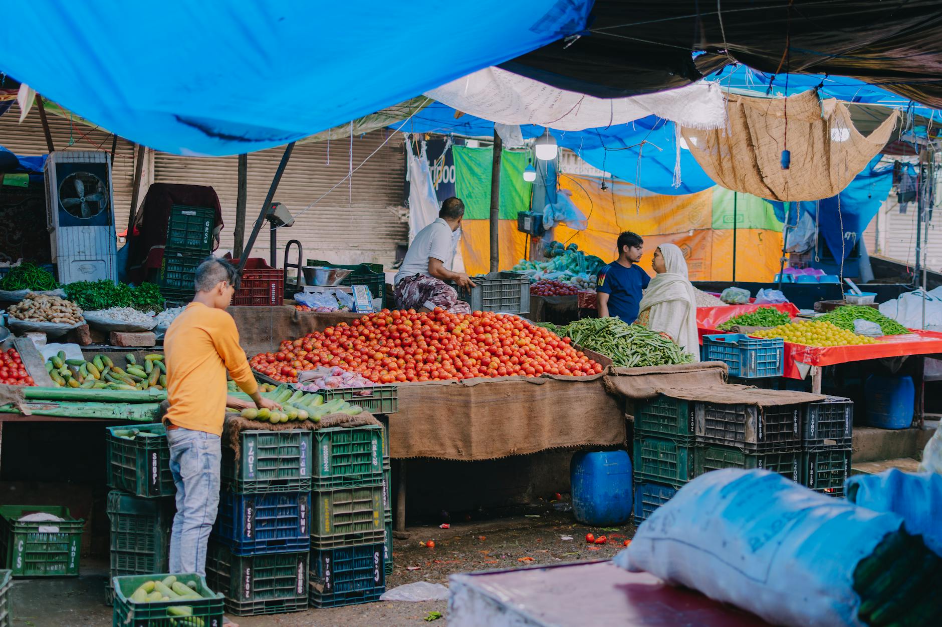 Liverpool Shopping Guide: Markets, Malls & Independent Shops 4 A vibrant food market in Liverpool with fresh produce, artisan goods, and local specialties