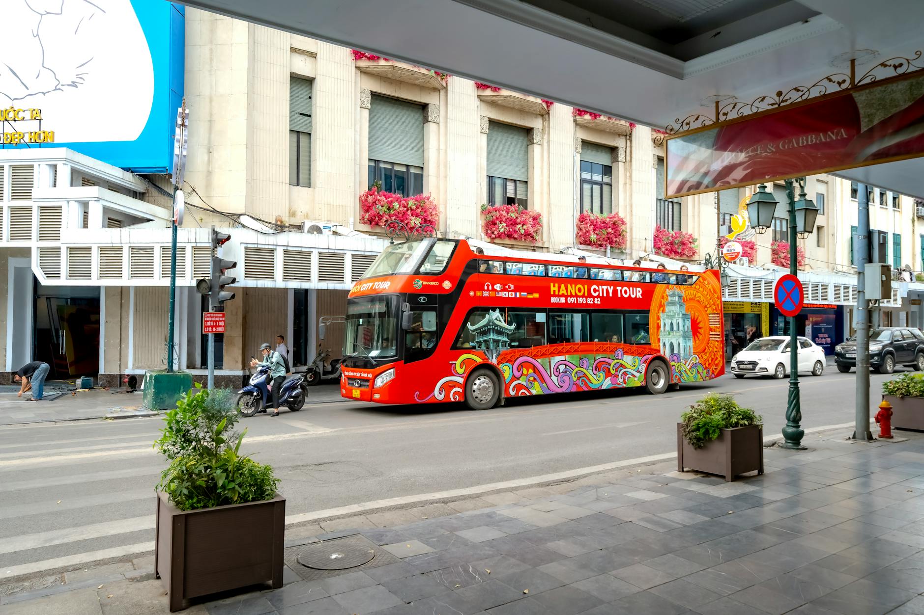 Magical Mystery Tour Liverpool bus exterior - Magical Mystery Tour Liverpool review