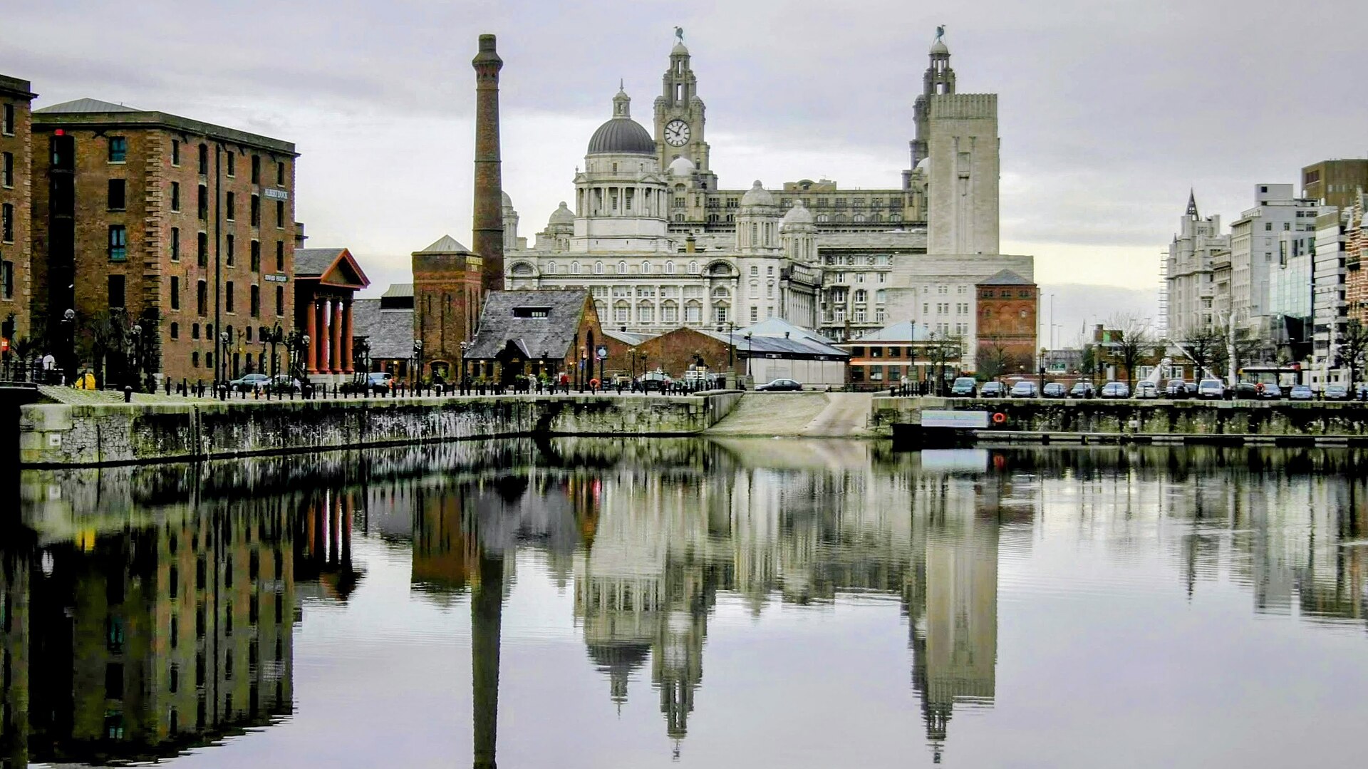 Liverpool Maritime History: From Empire Port to Modern Waterfront 1 Liverpool's Salthouse Dock reflects warehouses, a tall brick chimney and the domed Port of Liverpool Building.